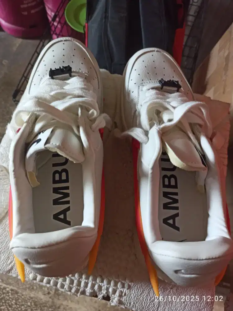 Sepatu santai pria / wanita