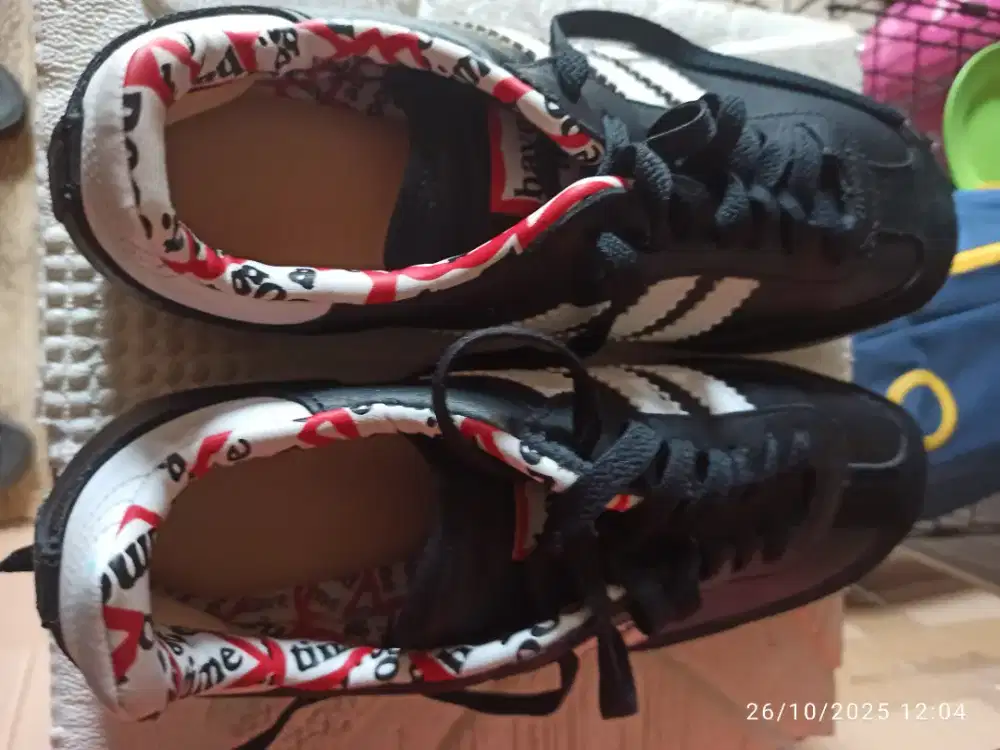 Sepatu santai pria / wanita