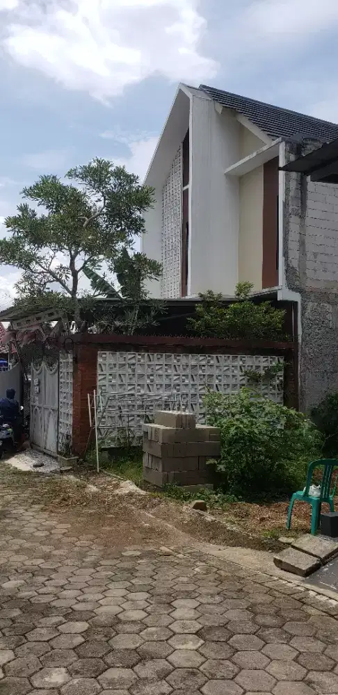 Disewakan Rumah Hook 2 Lantai Full Furnished, AC n CCTV