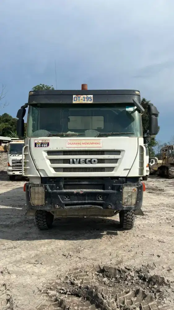 Dump truck Iveco tahun 2019