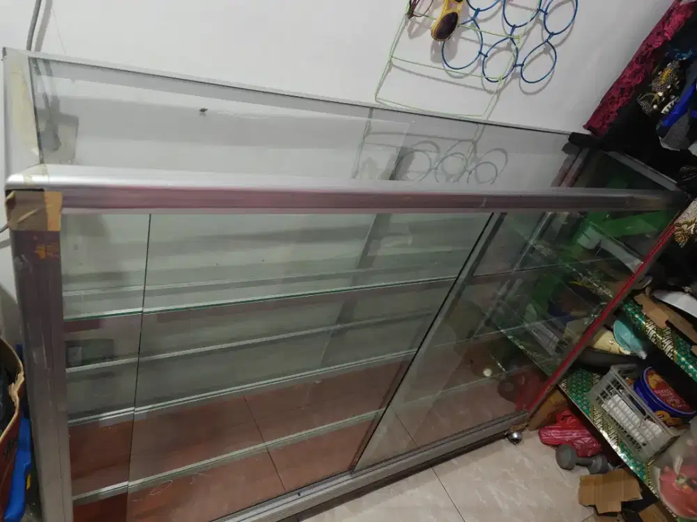 Etalase Kaca Warung
