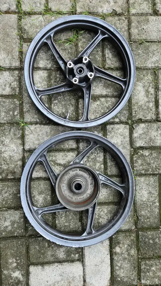 Velg racing Vario KZR Original (second) depan dan belakang.
