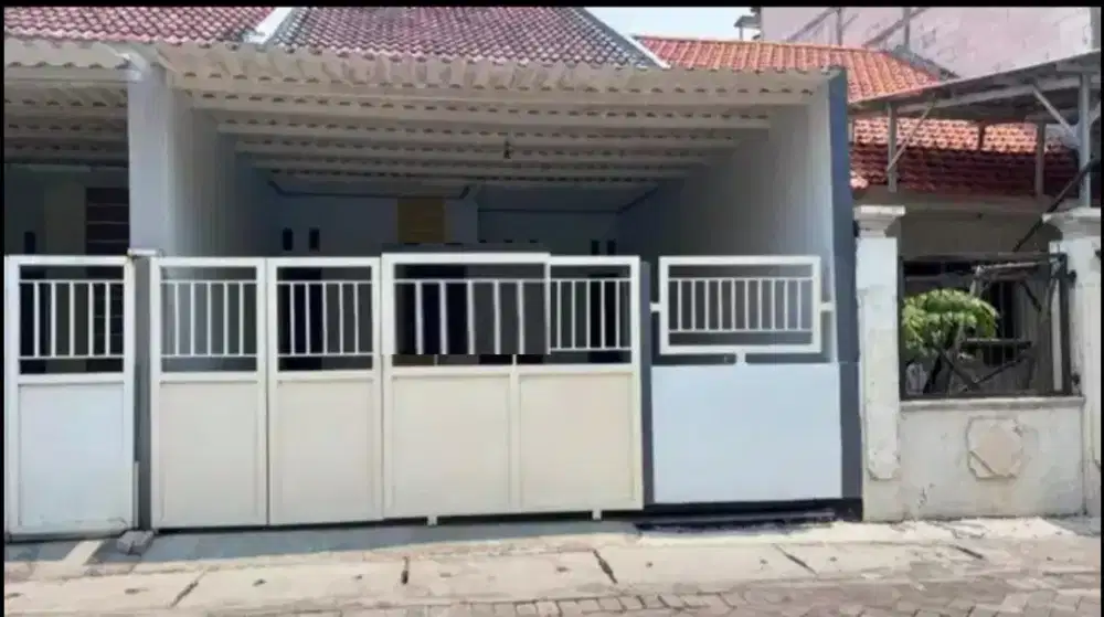 Rumah nyaman di Perumahan Medokan ayu