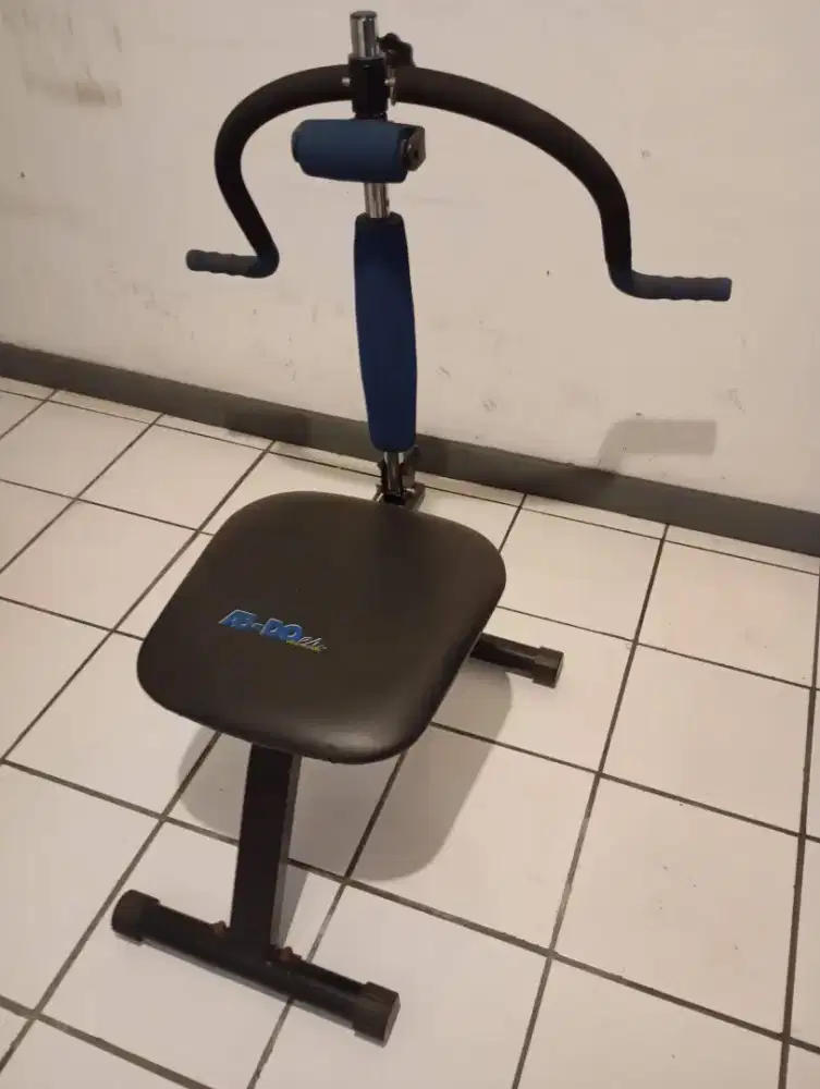 Alat gym unt latihan abdomen