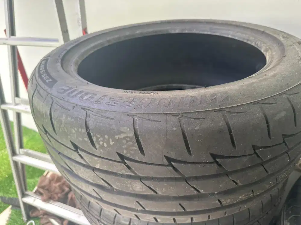 Ban Bridgestone Poternza Re003 R18