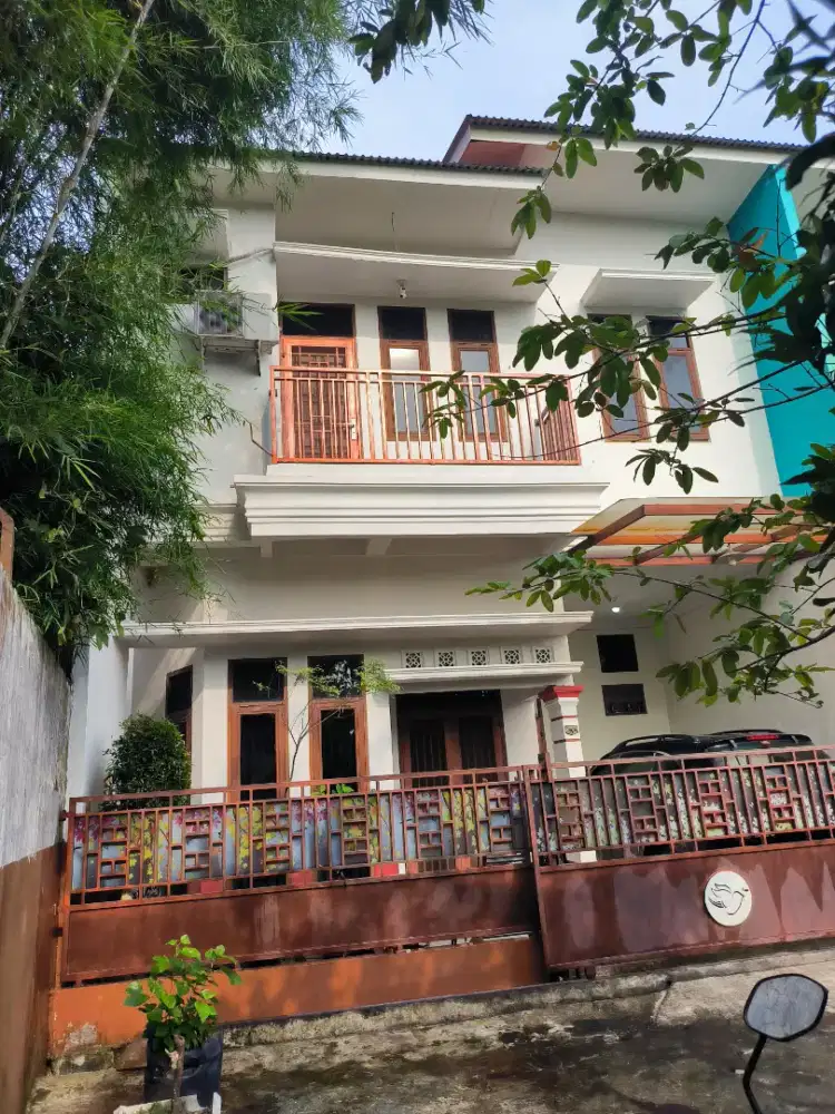 Rumah Ekslusif Hook Lantai 2 Pusat