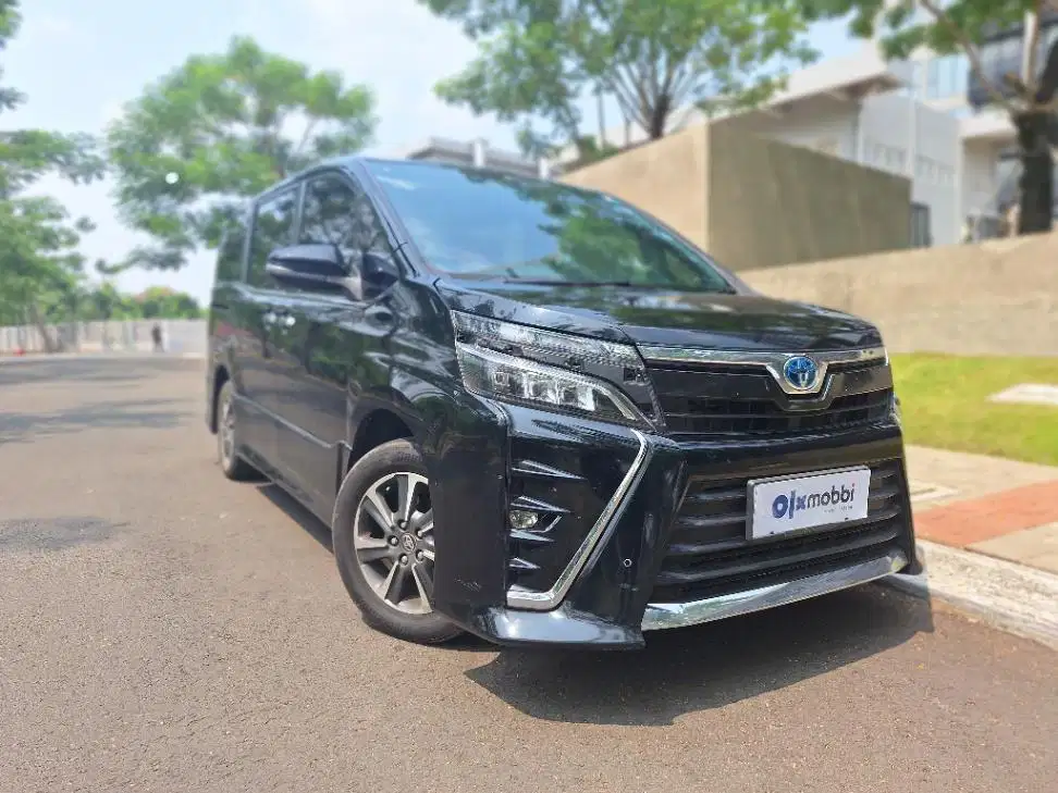 LOW DP Toyota Voxy 2.0 Bensin-AT 2019 8DQ
