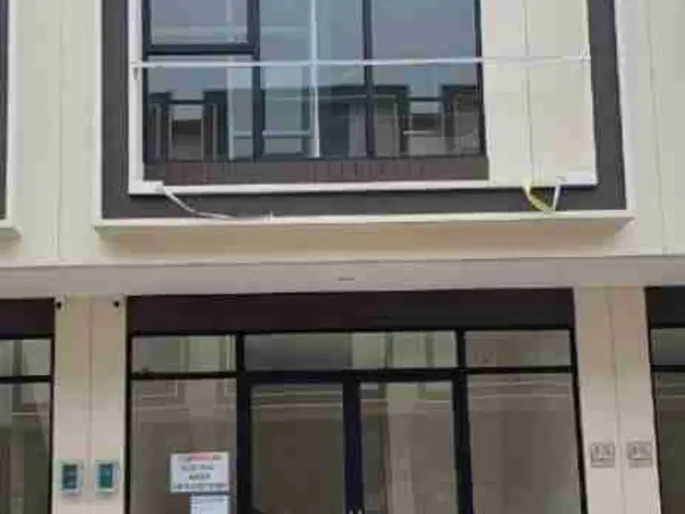 Disewa Cepat Ruko Sorrento Lt 2 Partisi Kaca Aluminium di Jl Paramount Boulevard Gading Serpong