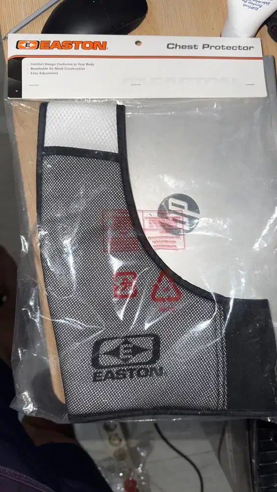 Chest Guard Easton - L