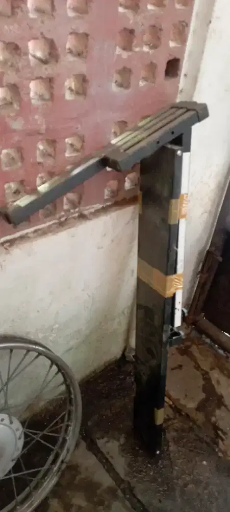 Stand keyboard bentuk Z