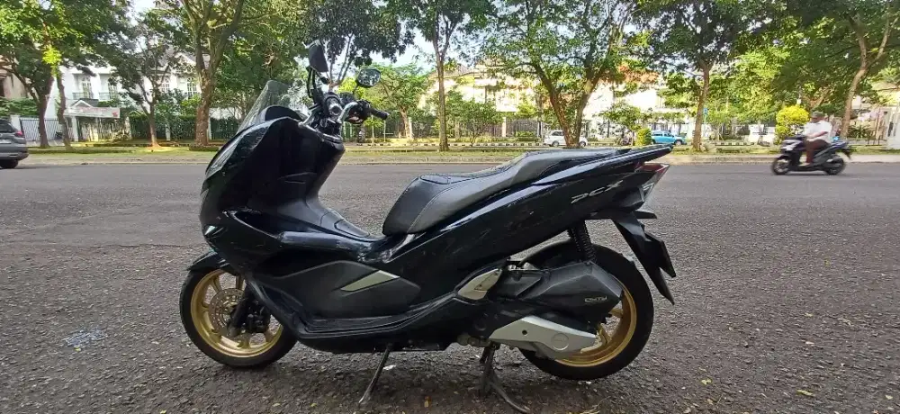 Motor hitam Pcx tahun 2019