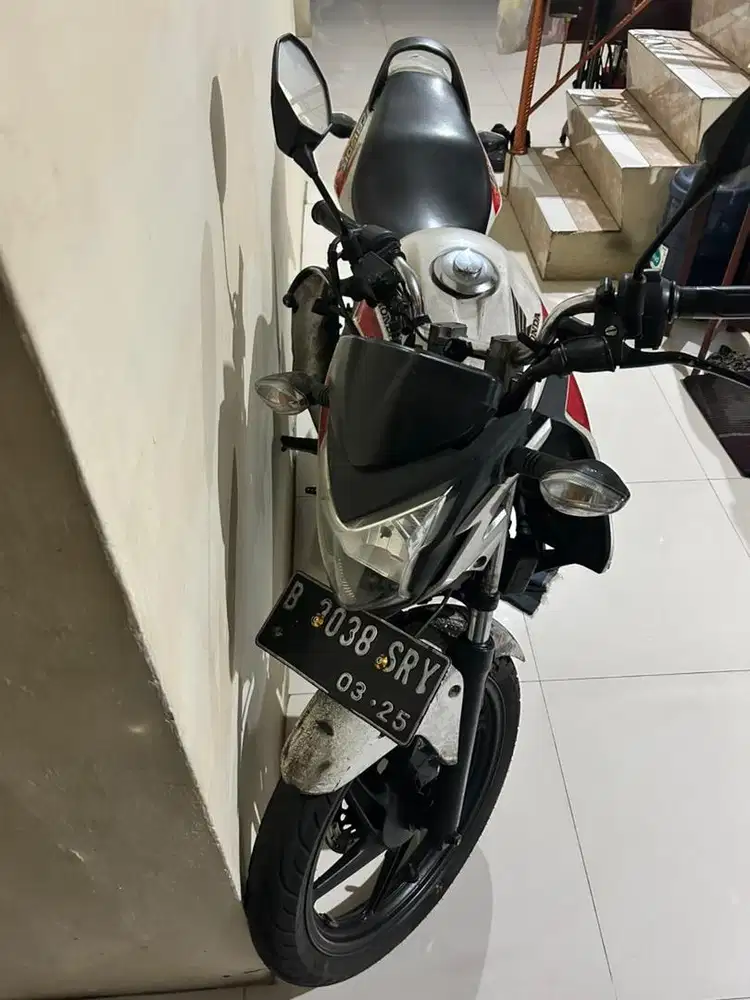 DIJUAL MOTOR CB 150R 2015
