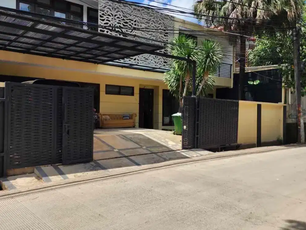 Dijual Rumah  Dua Lantai Di Pejaten Indah
Kalibata Pancoran 
Jakarta Selatan