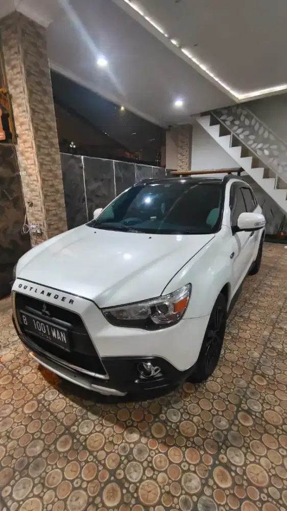 Outlender 2012 Sunroof plat cantik B 1600 baru perpanjang