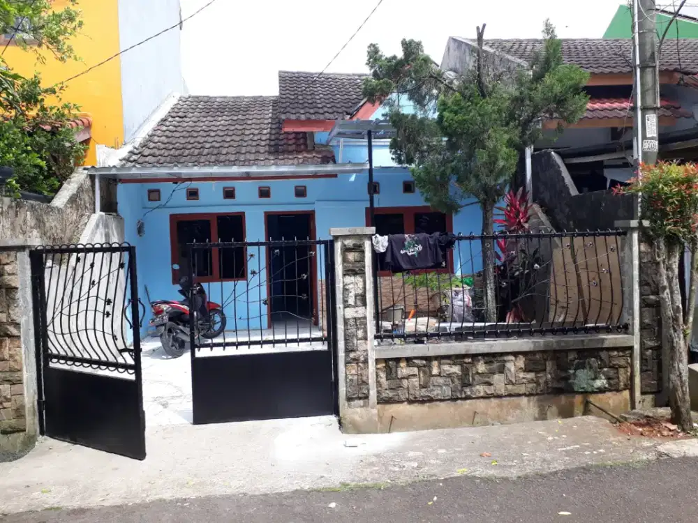 Di jual rumah asri..lingkungan nyaman..harga nego BU