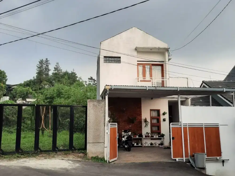 Jual cepat rumah 2 lantai lingkungan sejuk segar di Pasirimpun Bandung