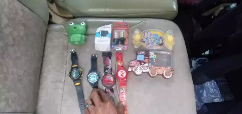 Di jual semua macam mainan anak game air dan jam tangan dll