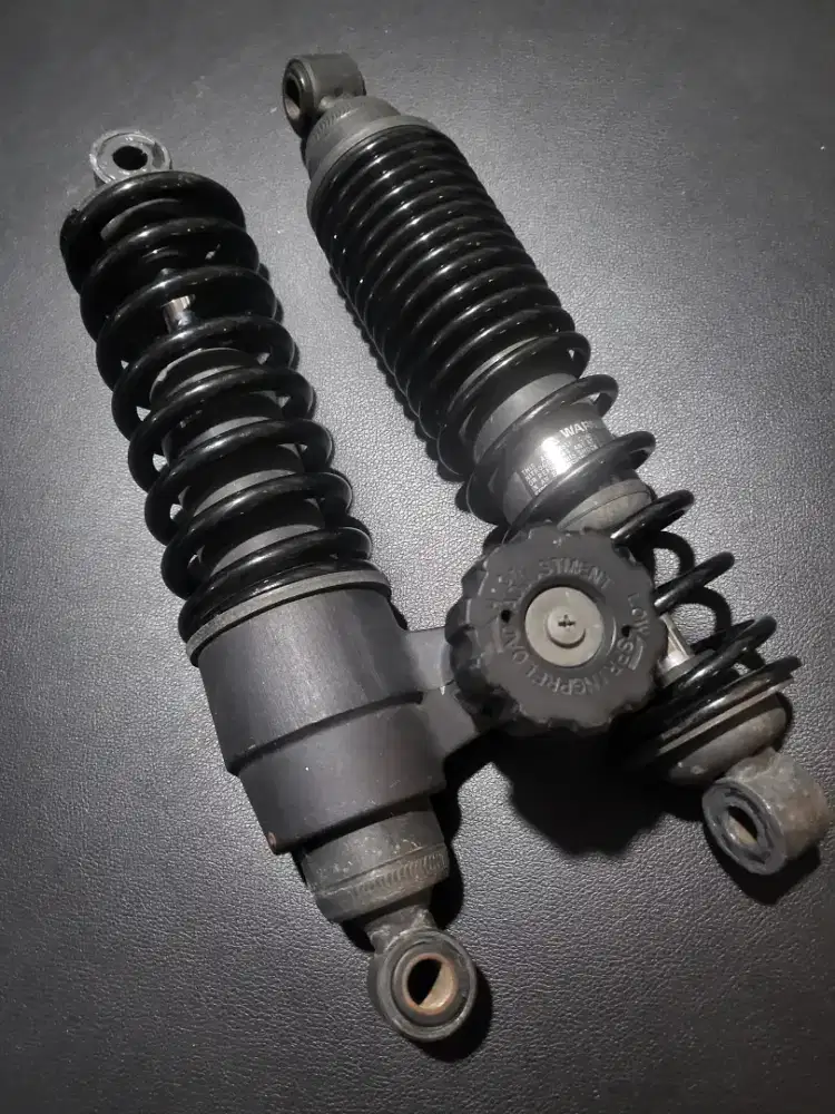 Shock belakang harley streetglide 2016 showa original