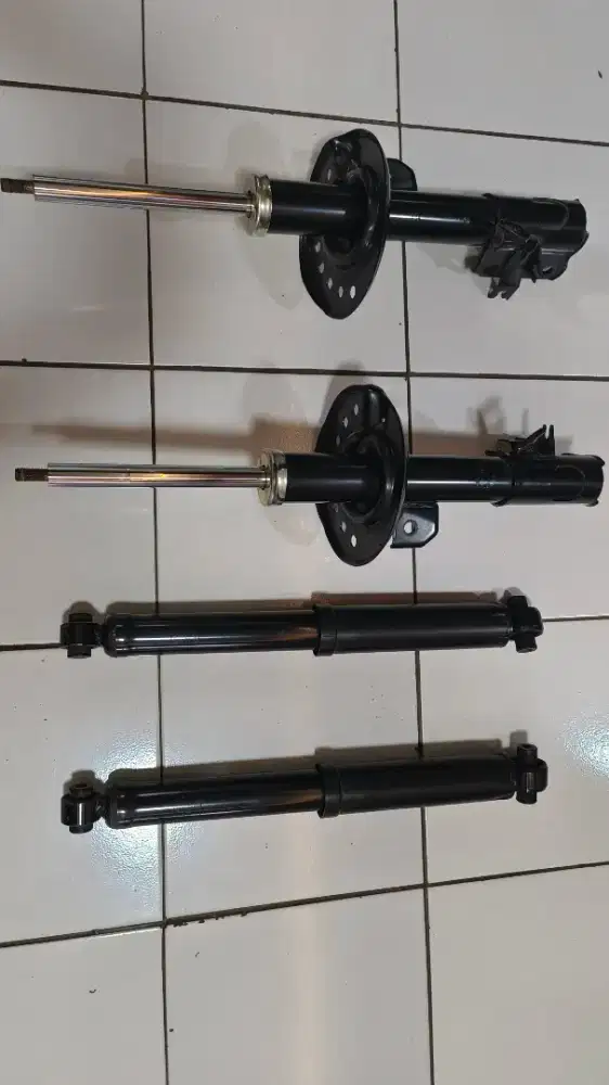 Dijual shock breaker mobil Nissan xtrail