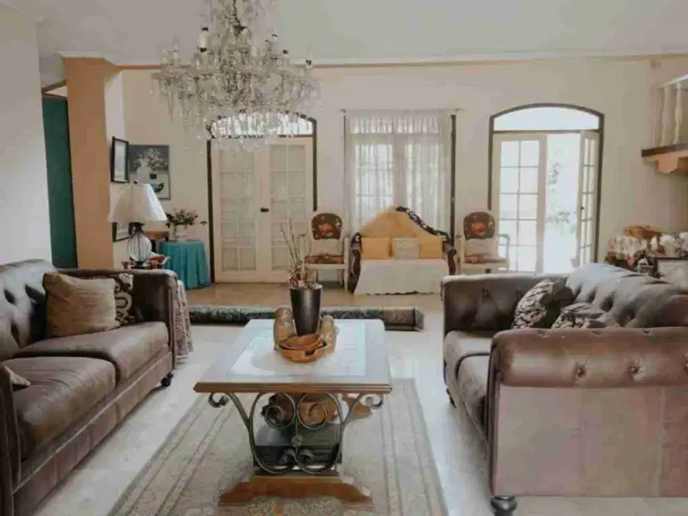 Rumah Luas di Kemang Jaksel ada Swimming Pool