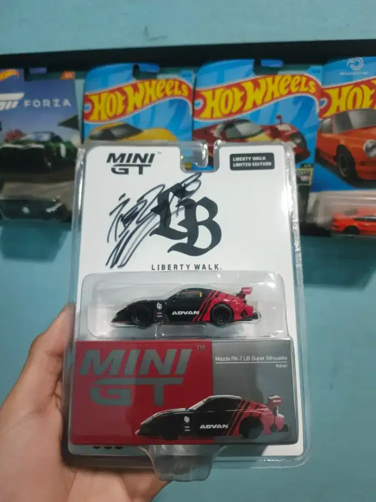 Mini GT Rx7 advan LBWK sign Wataru Katou limited edition