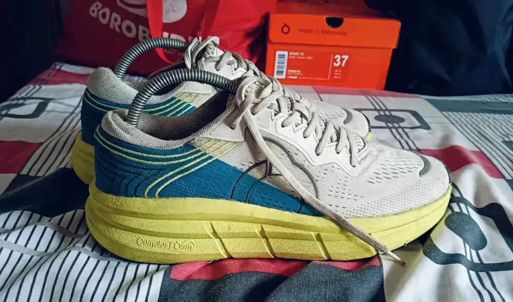 Sepatu lari running Ortuseight size 41