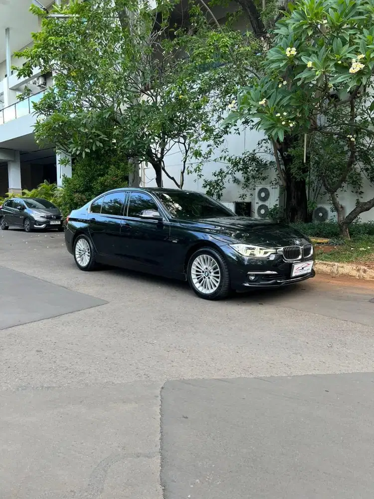 BMW 320i F30 luxury 2018