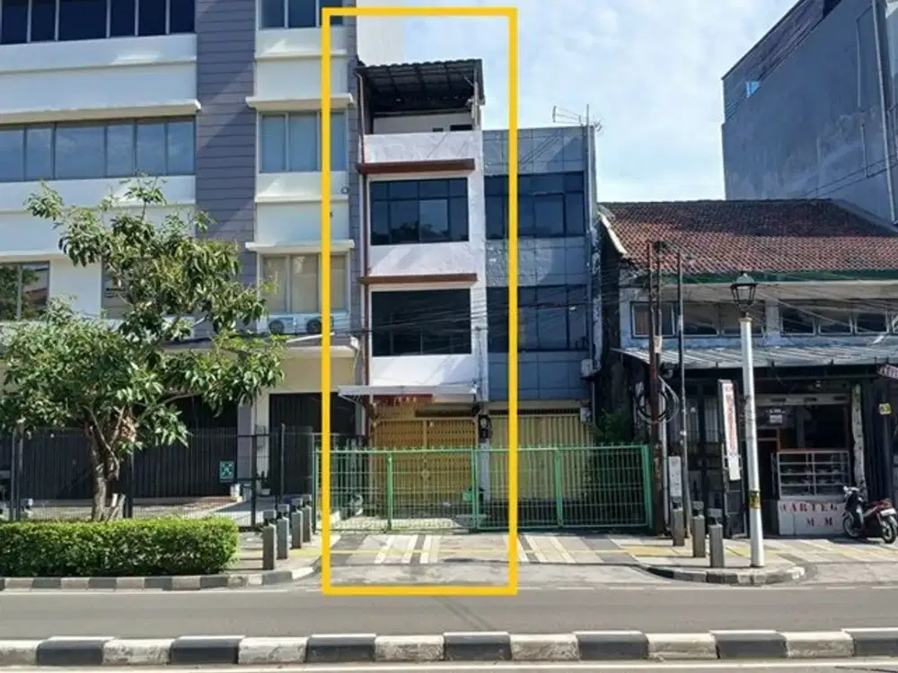 Disewakan Ruko 3,5 Lantai di Pegangsaan, Menteng