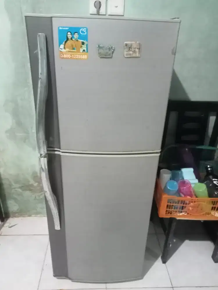 Kulkas 2 pintu merk SHARP