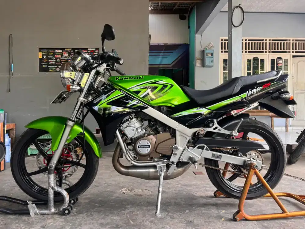 Kawasaki Ninja R 2012 (convert SS)