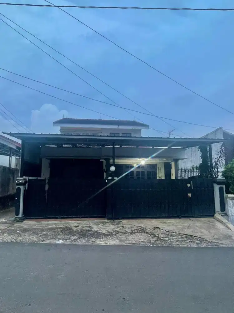 Rumah secondary, bangunan 2 lantai - Ditengah Kota Bandar Lampung