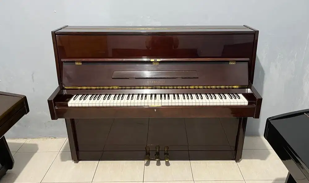 Piano Hsinghai Coklat