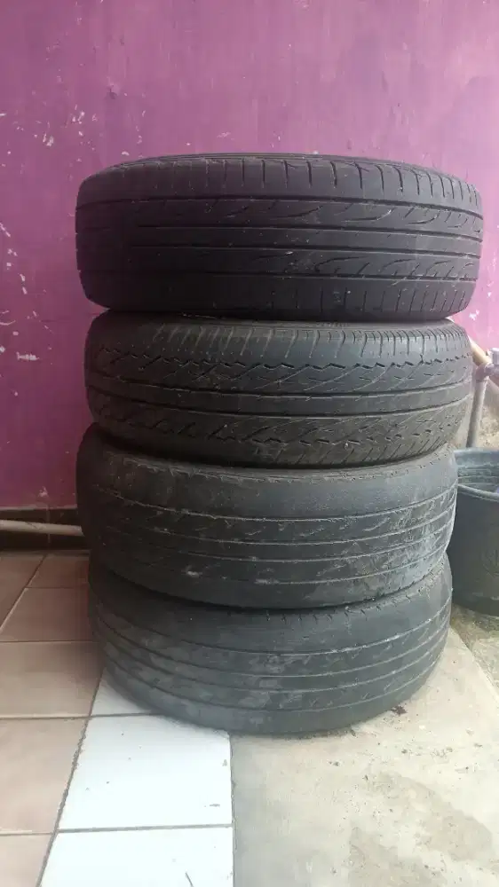 Ban mobil bekas