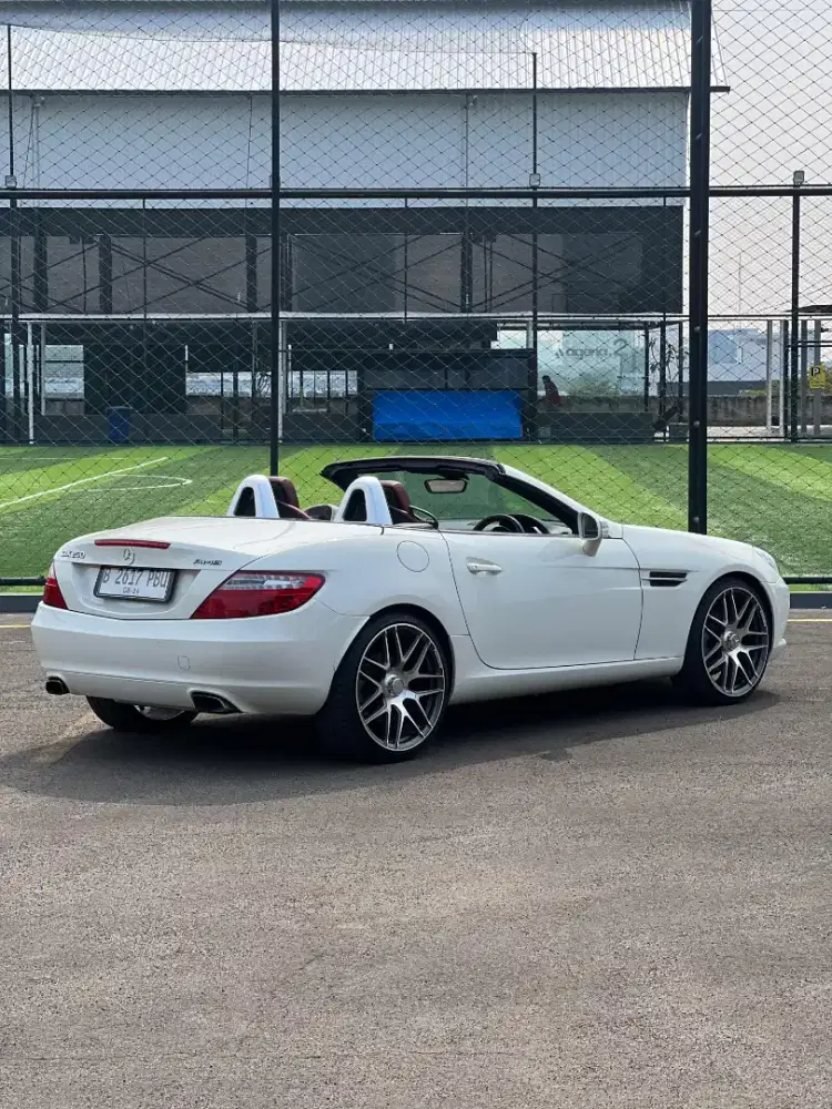 MERCEDEZ BENZ GRAND SLK200 AMG