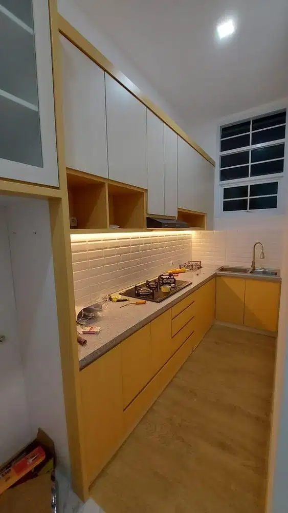 Dijual kabinet atas kitchen set bekas pakai