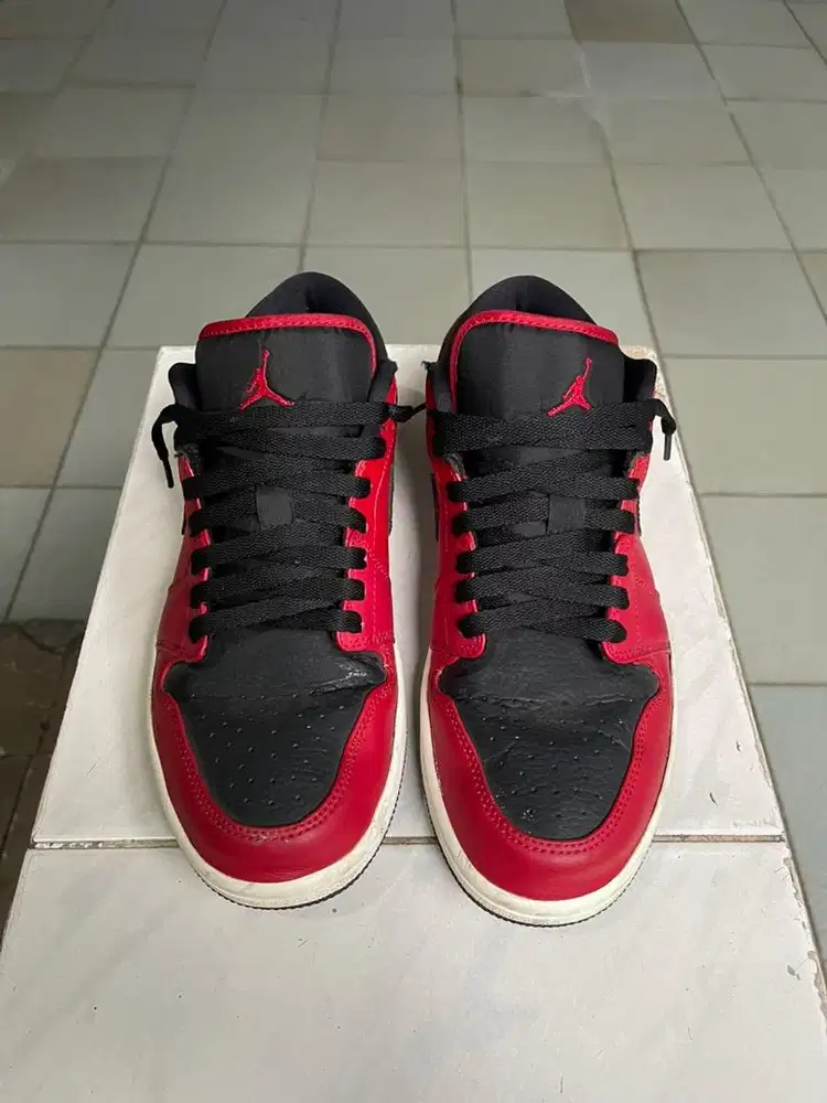 Air Jordan 1 Low Reverse Bred Pebbled Swoosh