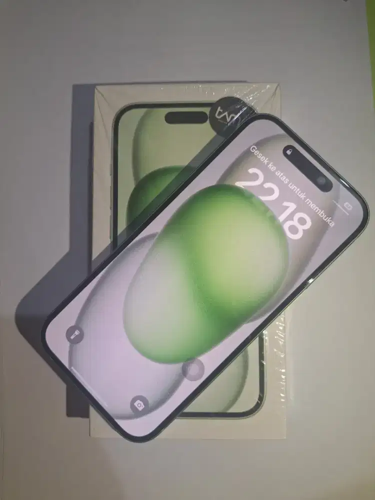 Dijual iphone 15 128 gb green