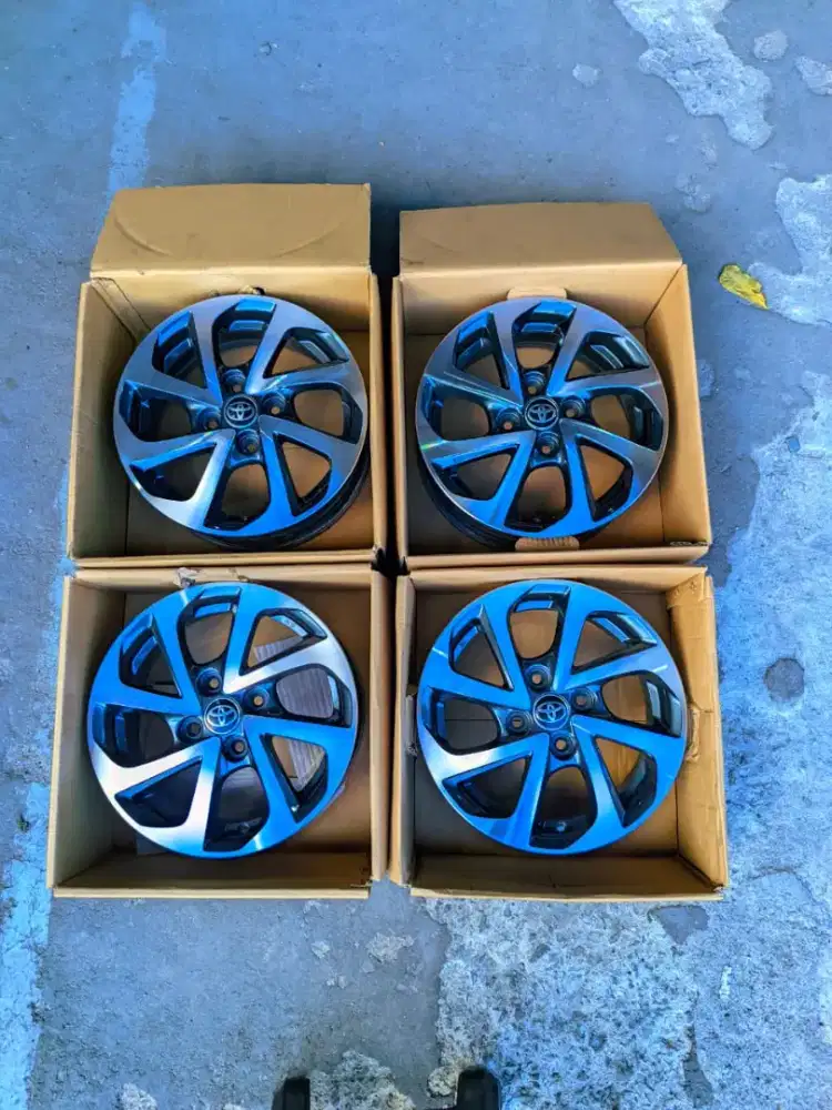 Velg bekas OEM Agya TRD R14 4X100