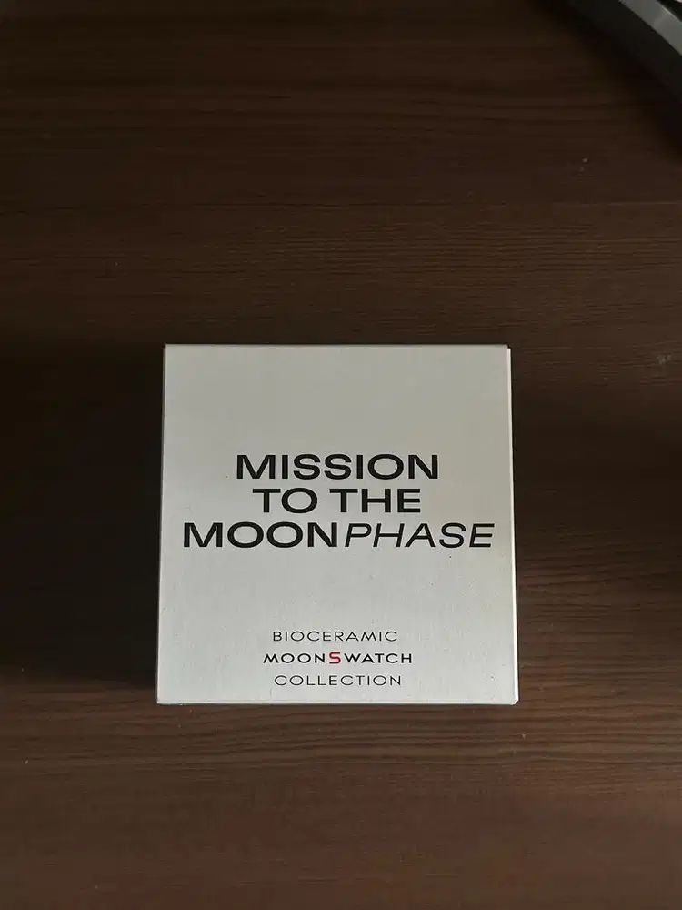 Omega Swatch X Snoopy Moonswatch