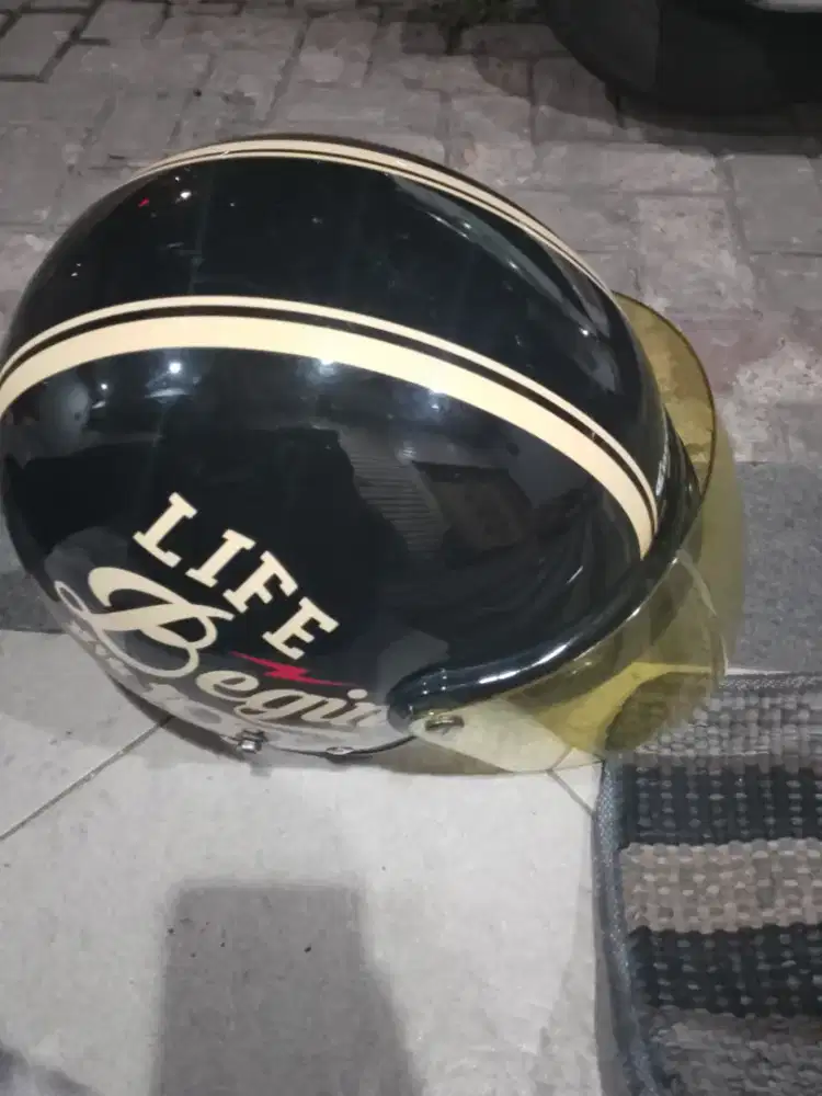 Helm carggloss mahar 215rb nego tipis