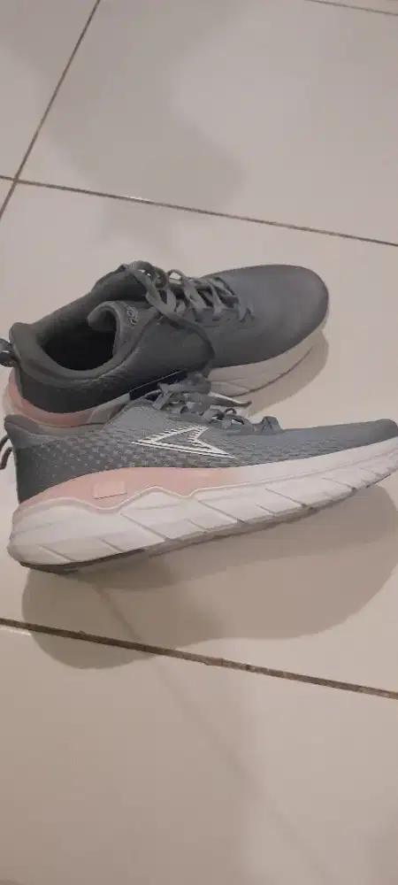 Sepatu sneakers bata