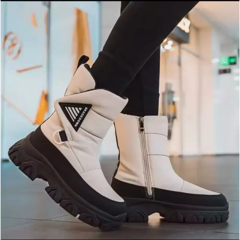 Sepatu Winter Booth Wanita