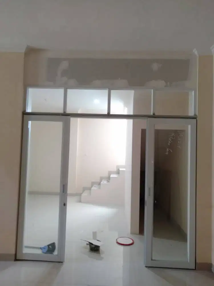 Borongan Pasang Plafon-Partisi Gypsum/PVC +Pintu Alumunium - Aluminium