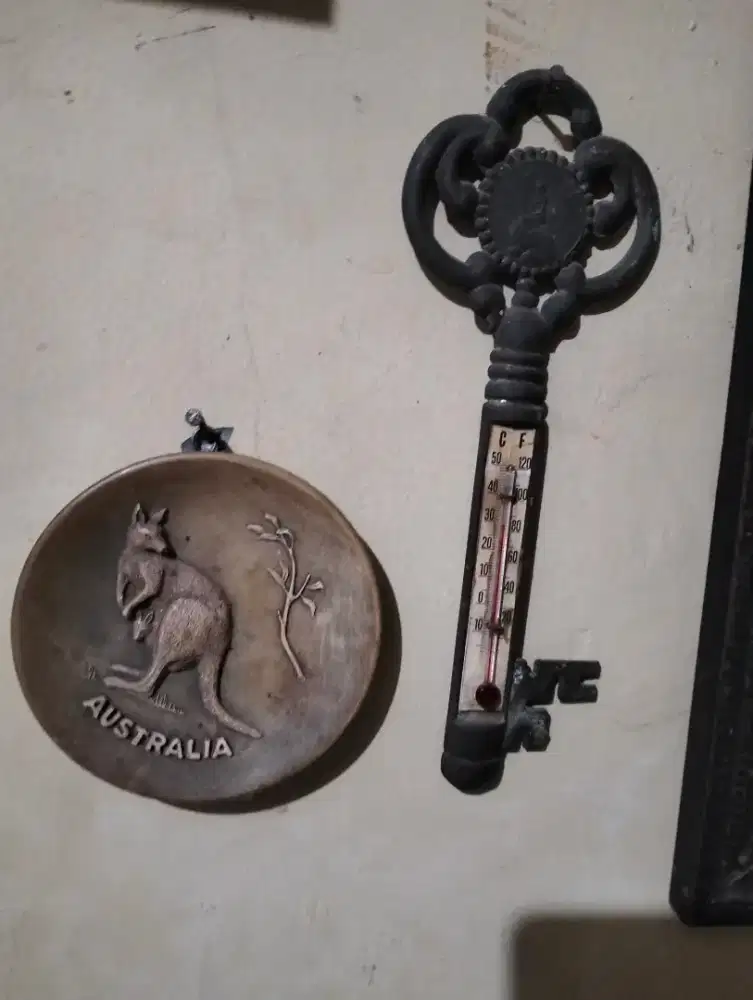 JUAL BELI BARANG BEKAS ANTIK DAN MEWAH