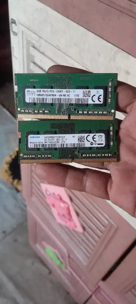 Ram 4gb DDR 4 ada dua unit