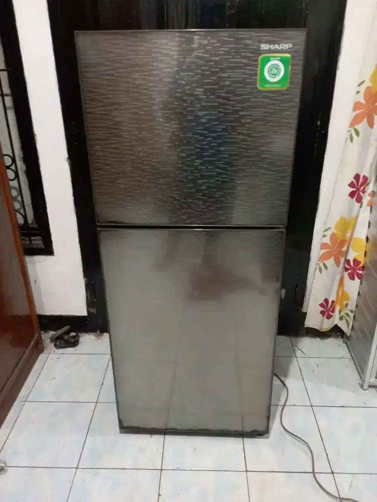Kulkas 2 pintu merk Sharp