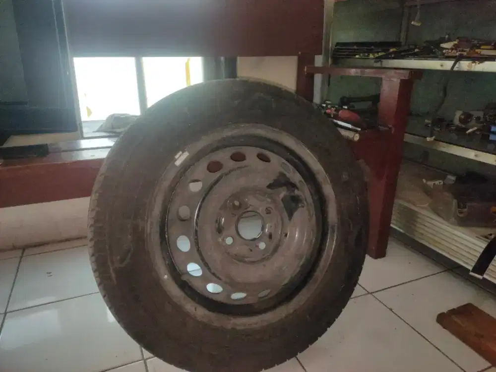 Pelek kaleng plus ban serep r14