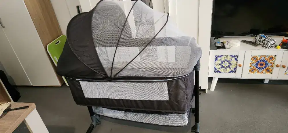 Almost New Ranjang / baby cot Bayi Pakai Roda