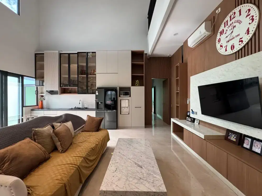 DIJUAL MURAH TURUN HARGA 3 MILYAR Rumah Cantik 2 Lantai Semi Furnish Ada Pool