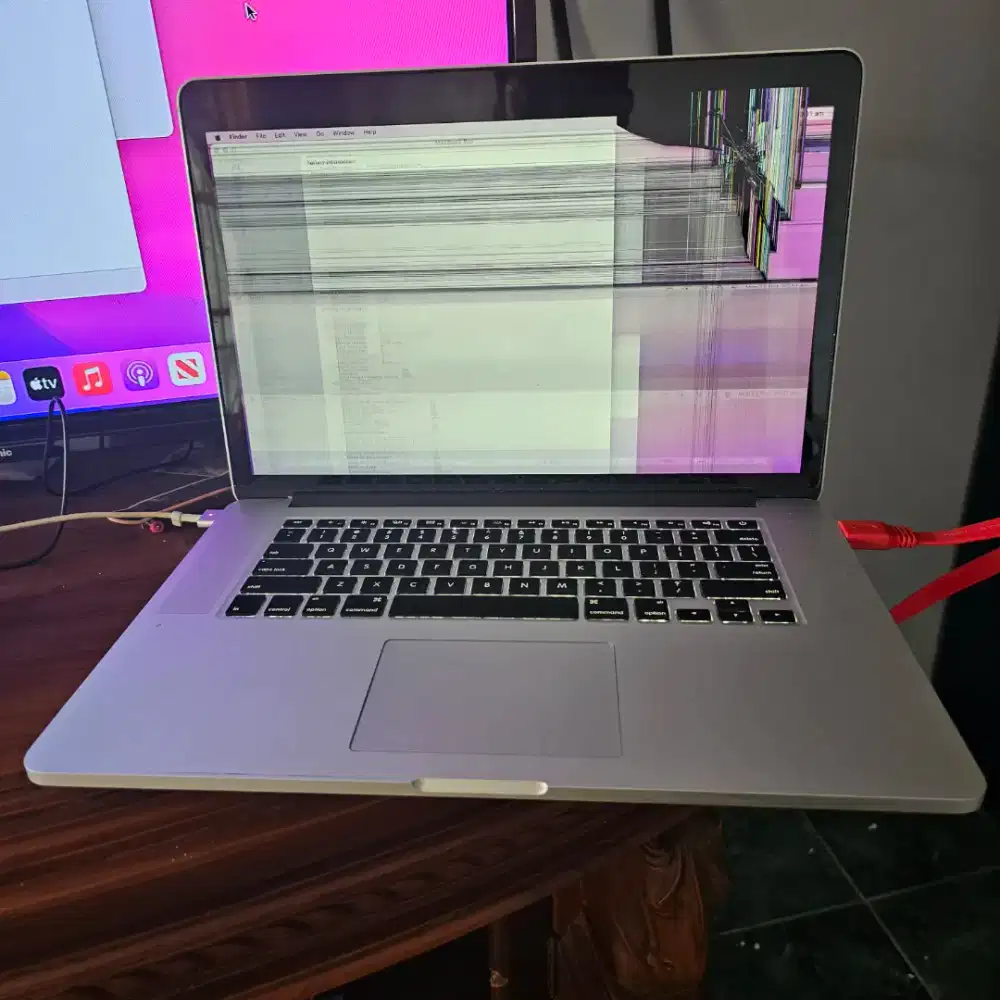 Macbook Pro 15in Tahun 2015 - layar rusak